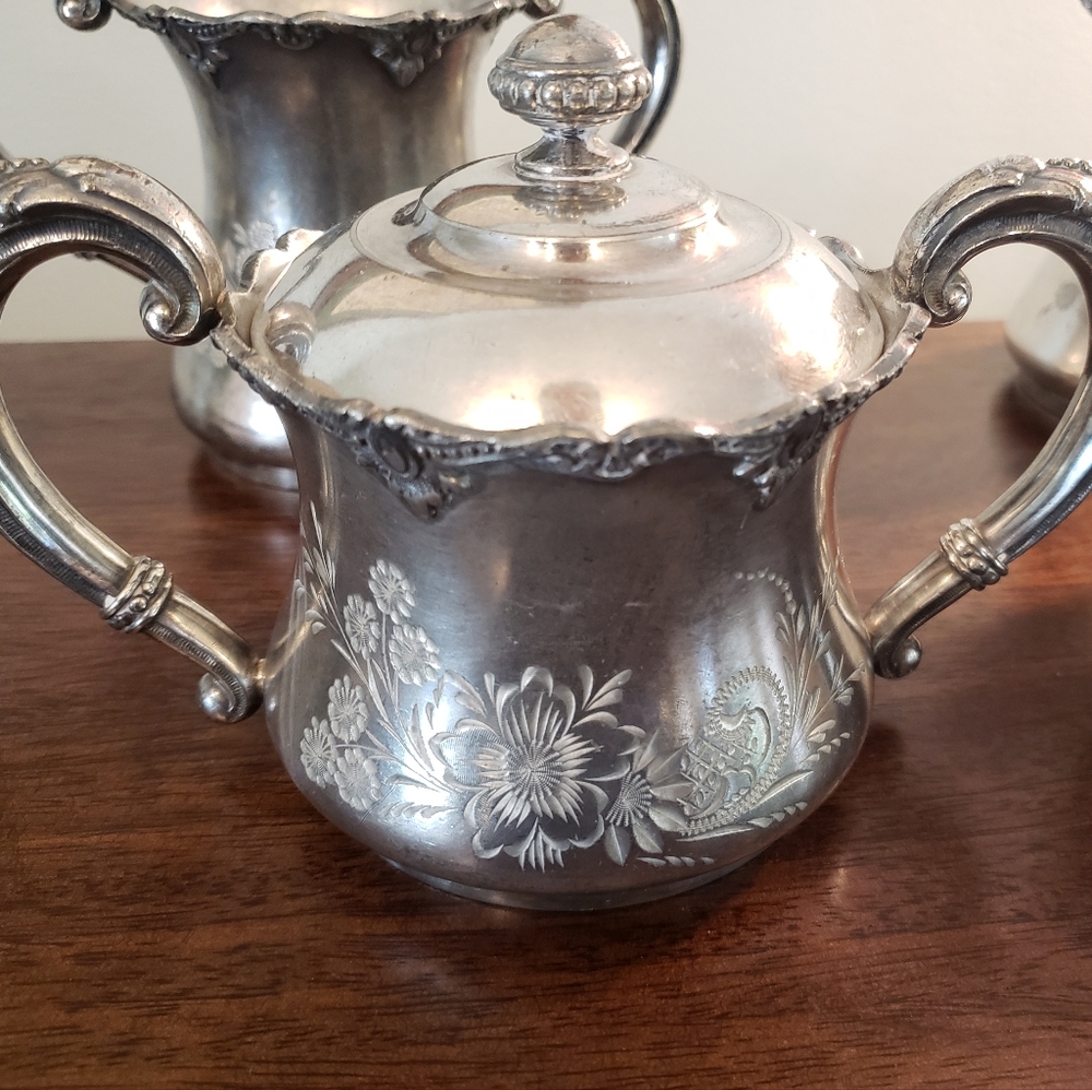 Vintage Floral Engraved 4 Piece Set - Picture 3 of 16